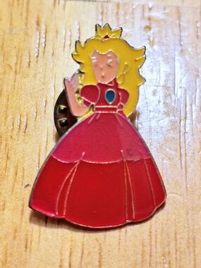Vintage 1988 Nintendo Princess Peach Toadstool Enamel Pin Super Mario Bros Rare